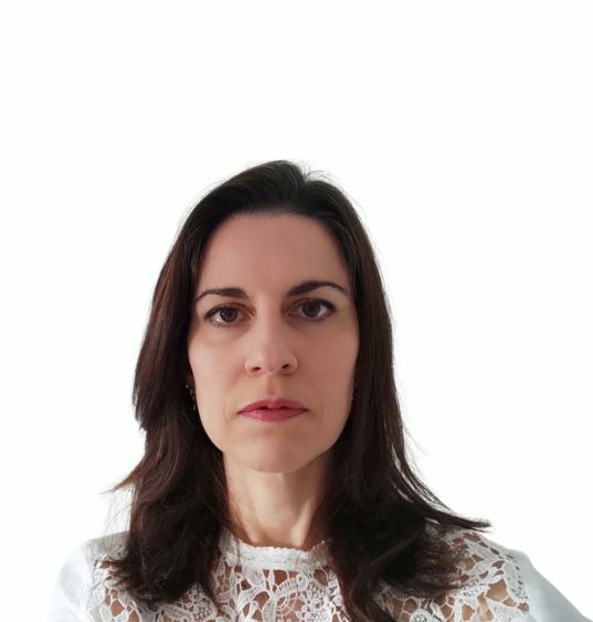 Doctora Larissa Arjona, dentista adultos